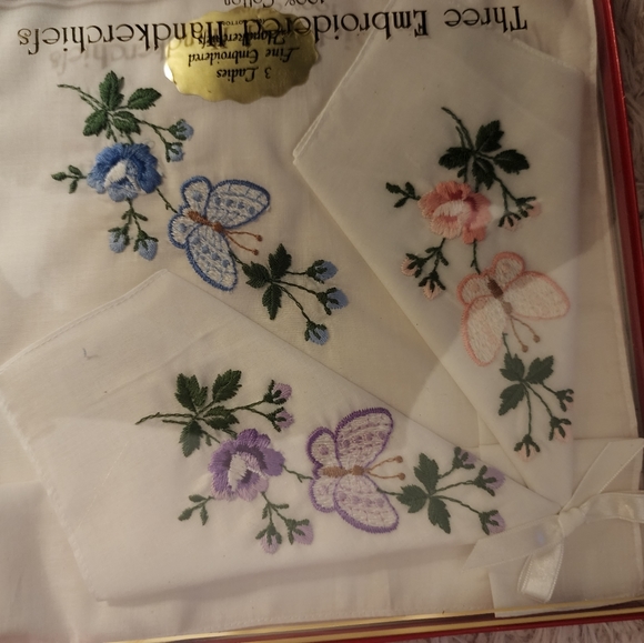 Brand New Vintage Embroidered Handkerchiefs - Picture 3 of 5